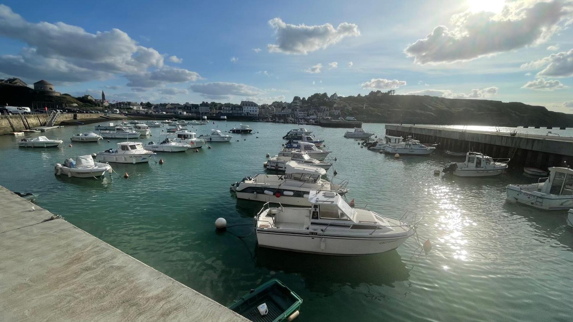 Maison Calme Et Cosy A Port-En-Bessin Pres Du Golf Et De La Mer Luaran gambar